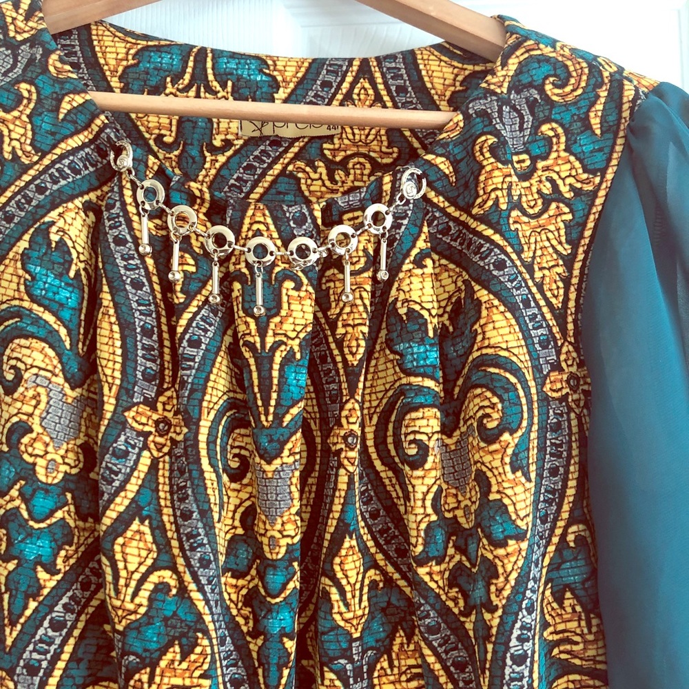 Pretty green &gold length dress,with necklace